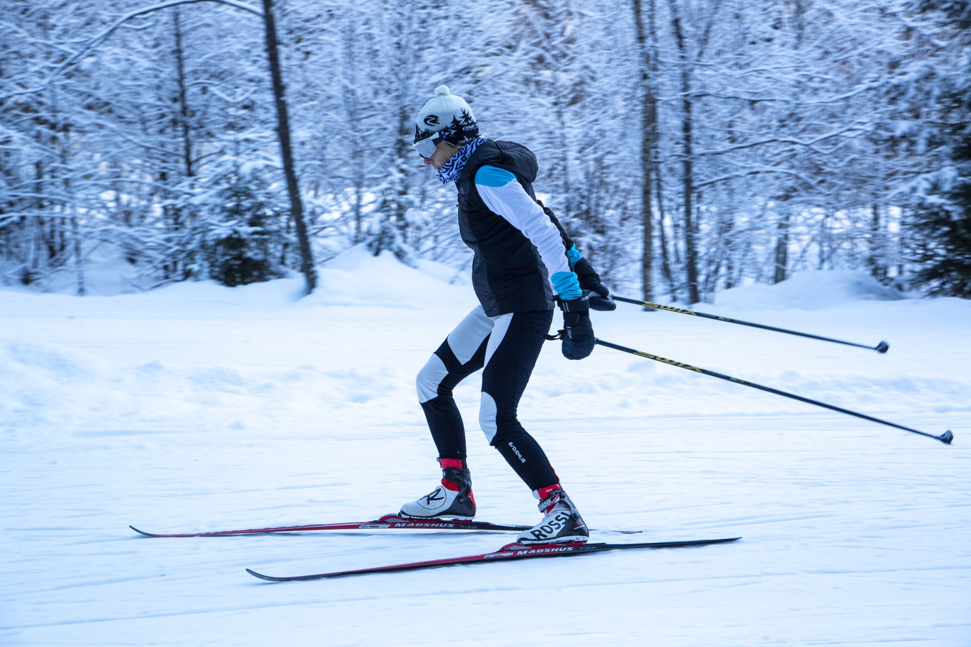 Woman XC skate skiing